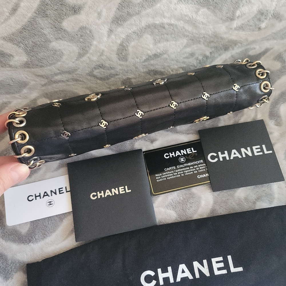 Chanel Vintage Clutch Limited Edition Black Leather CC Charm Logo Gold & Silver - Picture 4 of 17